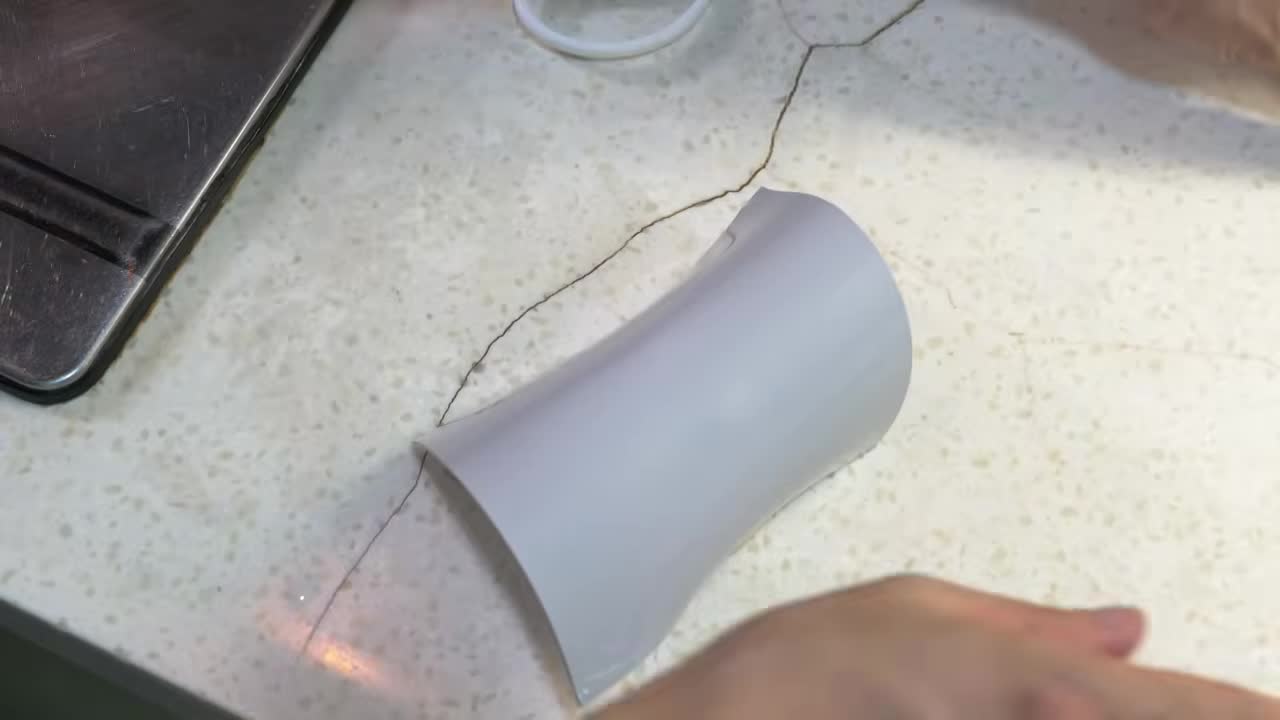 Pressing Plastic Hubcap